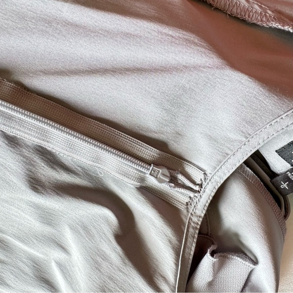 Express Gray Sleeveless Ruffled blouse size large used once excellent condition - Picture 7 of 11